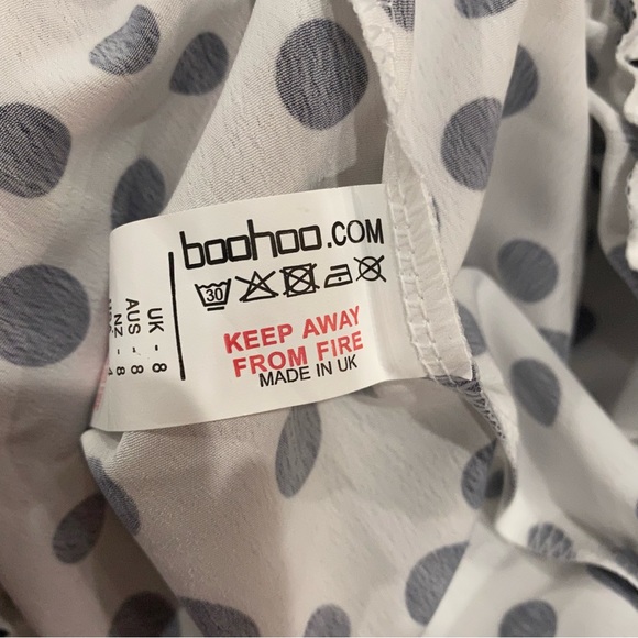 BOOHOO HIGH WAIST POLKA DOT PAPER BAG WAIST SHORTS WHITE BLACK CASUAL CUTE - Picture 5 of 6